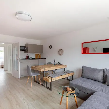 Enticing Holiday In Near Ski-area דירה *